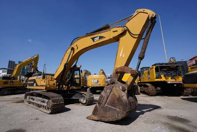 Cat 345BL Track Excavator 2005 for Sale | Al Marwan