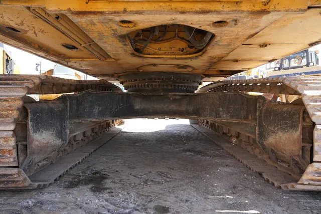 Cat 345BL Track Excavator 2005 for Sale | Al Marwan