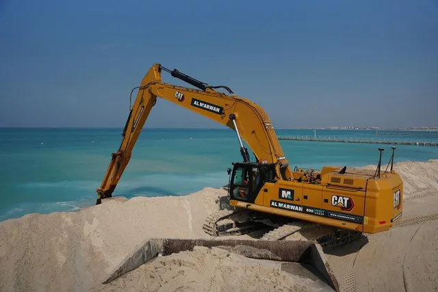 Rent Large 95 Ton Long Reach Track Excavators | Al Marwan