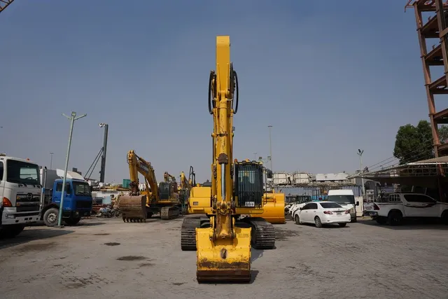 2015 Komatsu PC220-8M0 Track Excavator Front view |Al Marwan