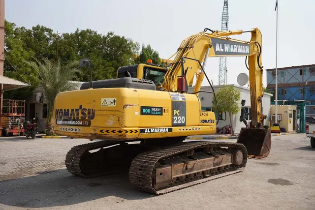 2015 Komatsu PC220-8M0 Track Excavator Rear right view |Al Marwan