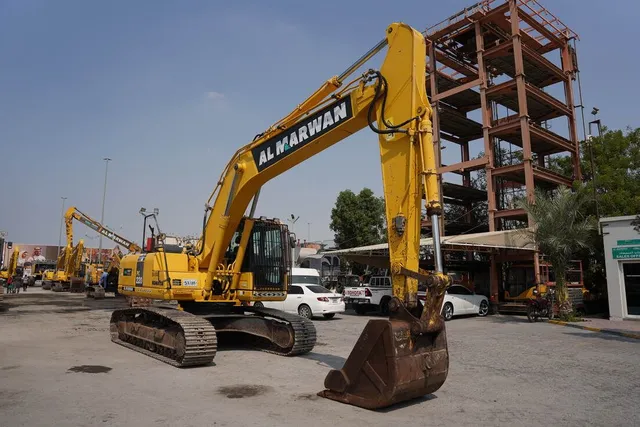 2015 Komatsu PC220-8M0 Track Excavator Front right view |Al Marwan