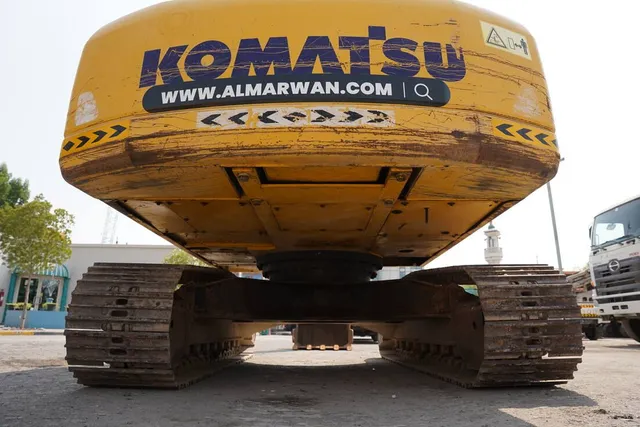 2015 Komatsu PC220-8M0 Track Excavator Undercarriage view |Al Marwan