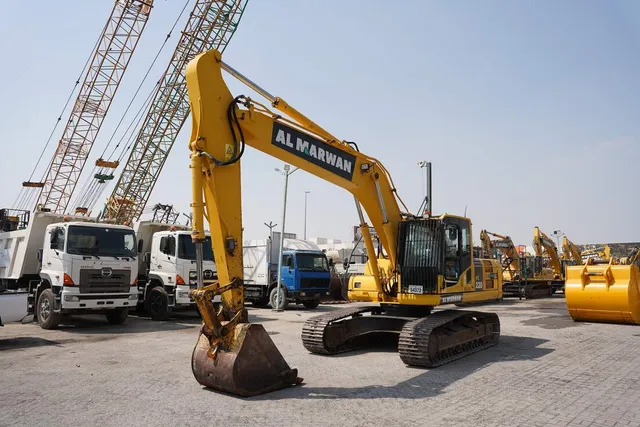2015 Komatsu PC220-8M0 Track Excavator Front left view |Al Marwan