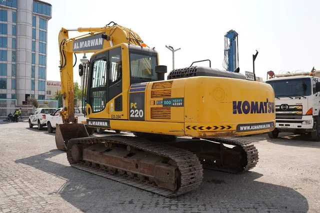 2015 Komatsu PC220-8M0 Track Excavator Rear left view |Al Marwan