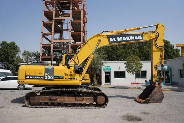 2015 Komatsu PC220-8M0 Track Excavator Right sideview |Al Marwan