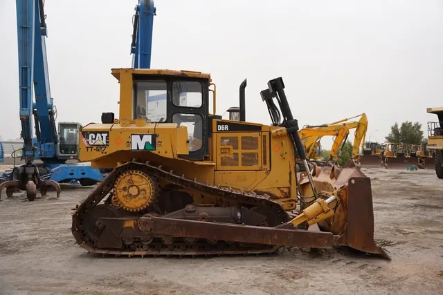 Caterpillar D6R Bulldozer right side view- Al Marwan Machinery