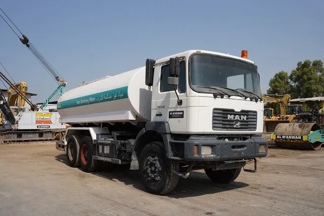 This used 2004 Man 33.373DFC 6x4 Water Truck have a liquid capacity up to 5000 gallons. Buy this heavy truck on Al Marwan.