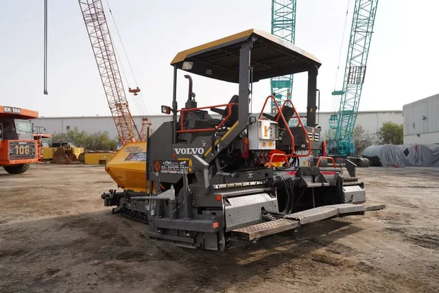 Rent 12-ton Track Asphalt Pavers | Al Marwan