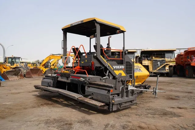 Rent 12-ton Track Asphalt Pavers | Al Marwan