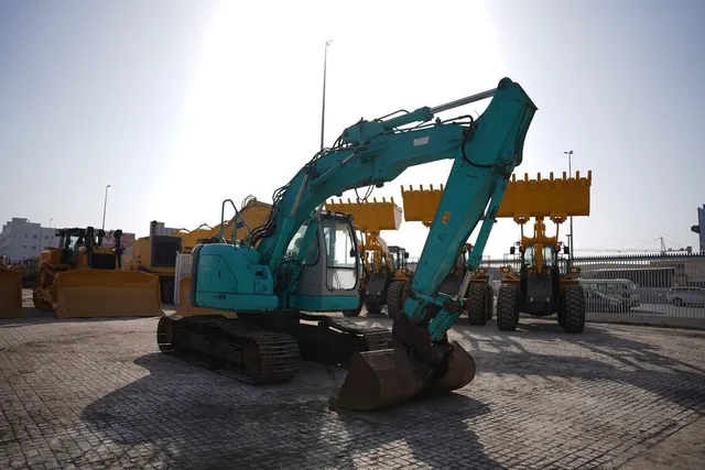 Kobelco SK200SR Crawler Excavator 2004 | Al Marwan