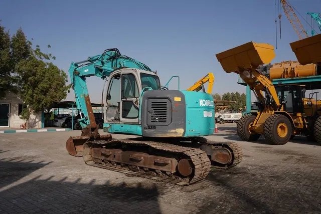 Kobelco SK200SR Crawler Excavator 2004 | Al Marwan
