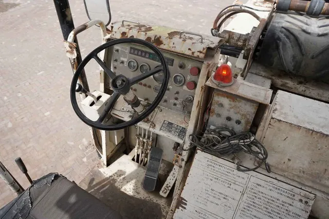 Sakai ER550F Asphalt Miller 2003 - Milling Machine For Sale-cabin-image