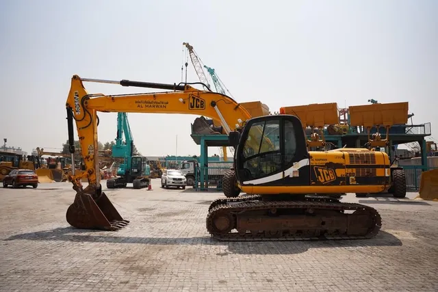 JCB JS220SC 22-Ton Crawler Excavator 2008 | Al Marwan