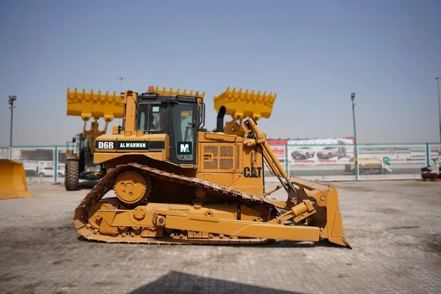 Cat D6R 18-Ton Crawler Dozer 2012 | Al Marwan