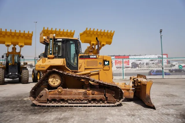 Cat D6M 16-Ton Crawler Dozer 2002 | Al Marwan