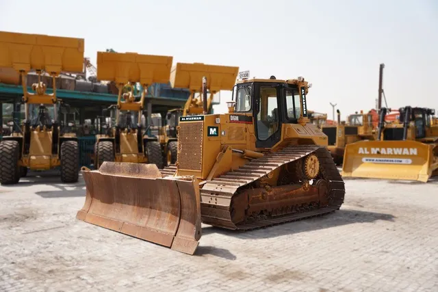 Cat D6M 16-Ton Crawler Dozer 2002 | Al Marwan