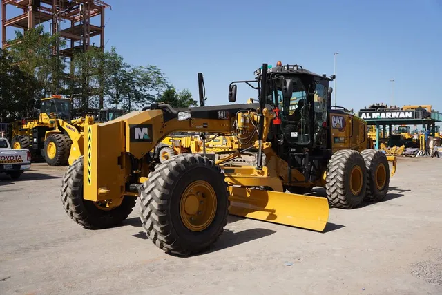 Rent 26-Ton Motor Graders | Al Marwan