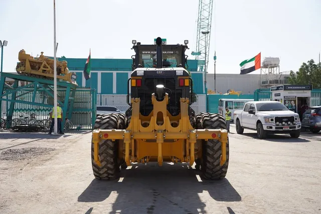 Rent 26-Ton Motor Graders | Al Marwan