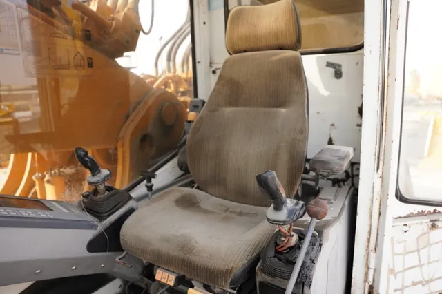 Used Liebherr R954 Crawler Excavator 1997 | Al Marwan