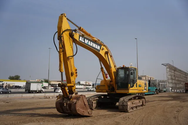 Rent Medium 30-Ton Track Excavators | Al Marwan