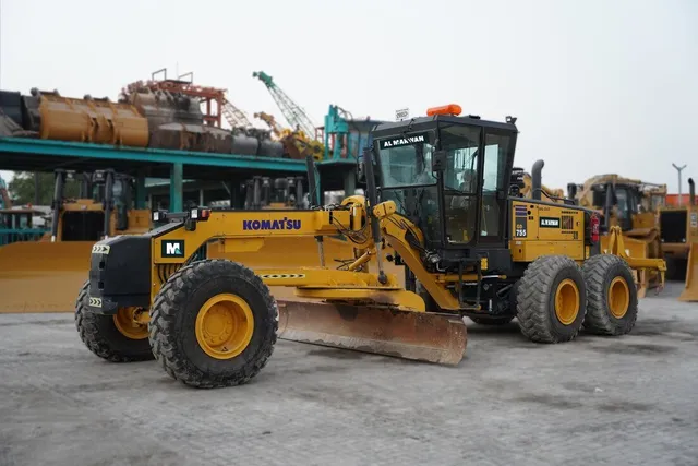 Like-New Komatsu GD755-5R Motor Grader 2022 | Al Marwan
