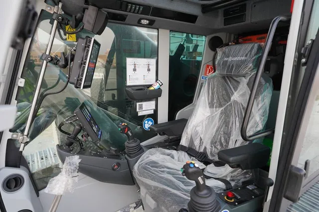 Piling Rig SR35-F with ABI Mobilram TM17-cabin-view