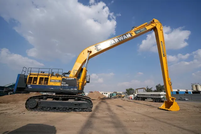 2001 Komatsu PC1600 Track Excavator Right View - EX-0238