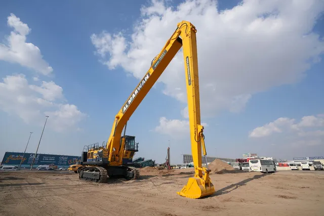 2001 Komatsu PC1600 Track Excavator Front Right View - EX-0238