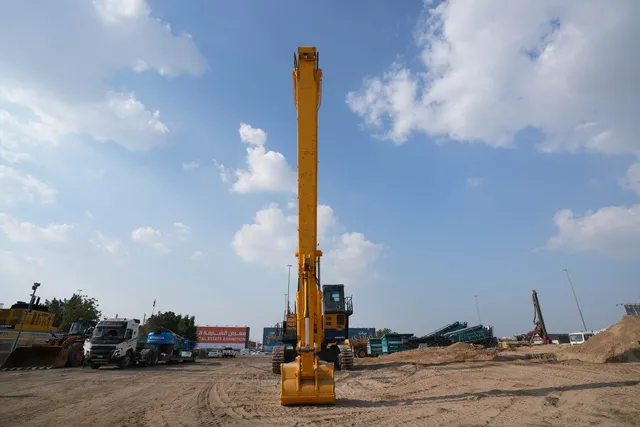 2001 Komatsu PC1600 Track Excavator Front View - EX-0238