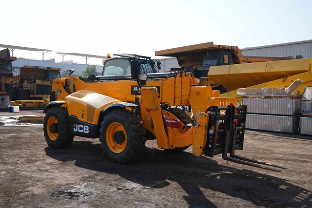 2022 JCB 540-170 Telescopic Handler Front Right Side Image