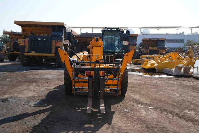 2022 JCB 540-170 Telescopic Handler Front Image View