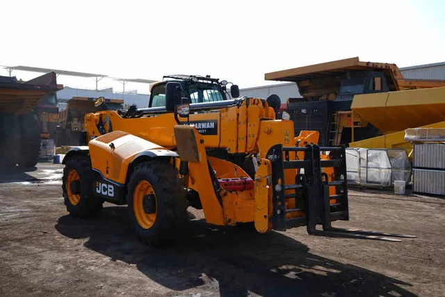 2022 JCB 540-170 Telescopic Handler Front Right Side Image