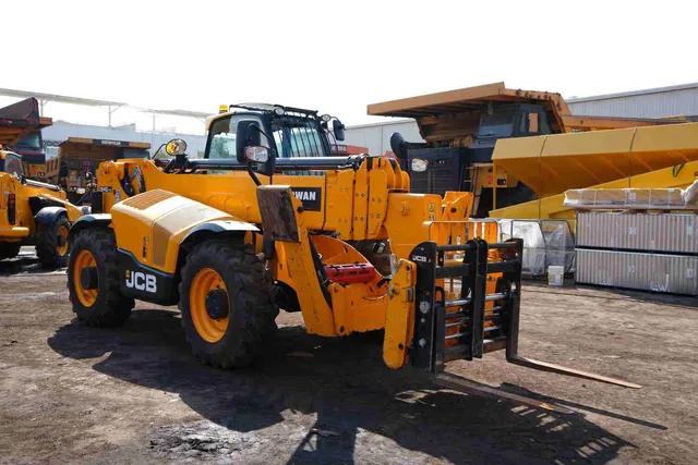 2022 JCB 540-170 Telescopic Handler Front Right Side Image
