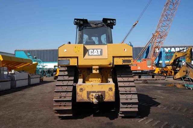 2016 CAT D8R Bulldozer backside View