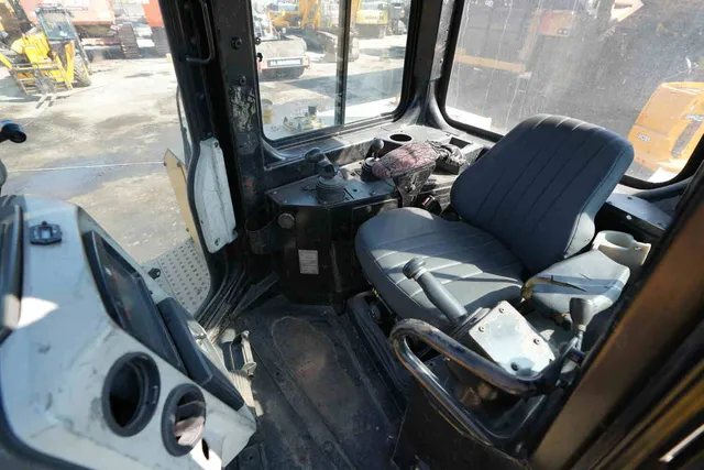 2016 CAT D8R Bulldozer Cockpit View