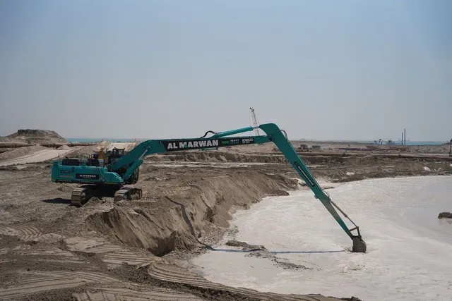 Rent Large 50 Ton Long Boom Excavators | Al Marwan