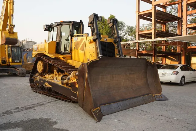 Caterpillar D8T Dozer 2021  - Al Marwan Heavy Machinery