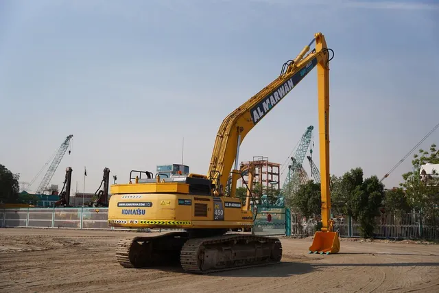 Komatsu PC450LC-8 Long Boom Excavator 2016 | Al Marwan