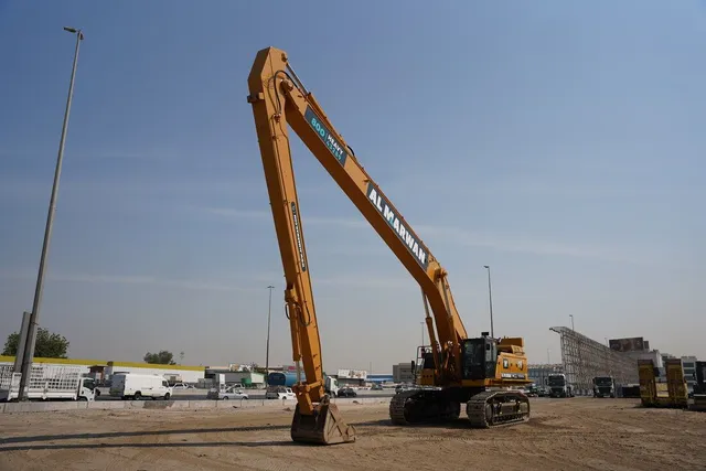 Rent Large 95 Ton Long Reach Track Excavators | Al Marwan