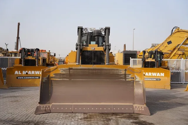 Cat D8T 39-Ton Crawler Dozer 2021 front view - Al Marwan Heavy Machinery