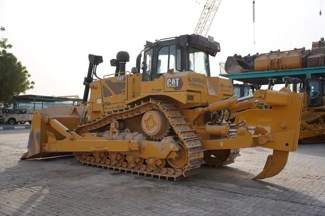 Cat D8T 39-Ton Crawler Dozer 2021 left side view - Al Marwan Heavy Machinery