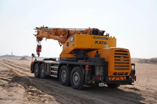 Rent 75-ton rough-terrain cranes | Al Marwan