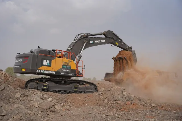 Rent 55 ton Large Excavators, Standard Boom | Al Marwan