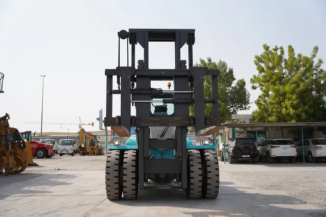 Rent 25-Ton Forklifts |Al Marwan