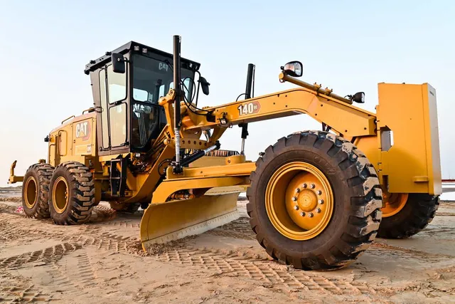 Motor Graders Rental with Skilled Operators | Al Marwan