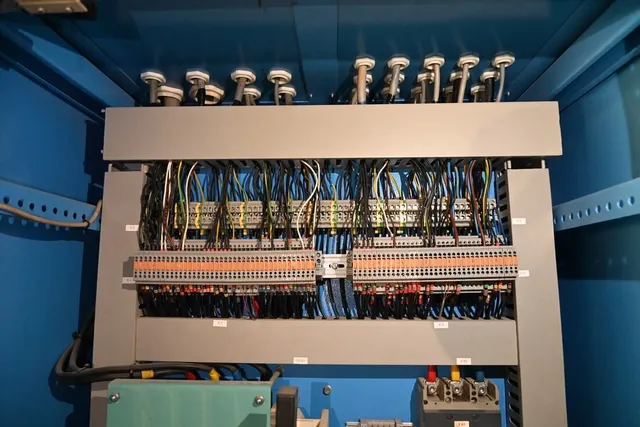 2000 Piller DHH Generator-Caterpillar 3512B Engine - cables image - Al Marwan