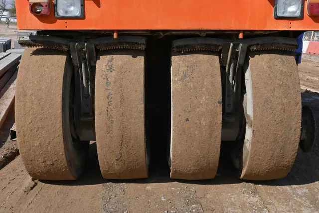 Buy this 2012 Hamm GRW18 Pneumatic Tire Roller|Al Marwan