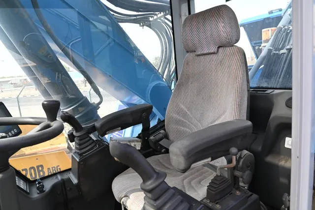 Material Handler 2013 Terex Fuchs MHL 335 cabin view - Al Marwan Heavy Machinery