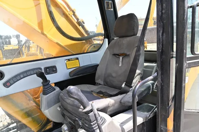 Used JCB JS460 Crawler Excavator 2008 | Al Marwan